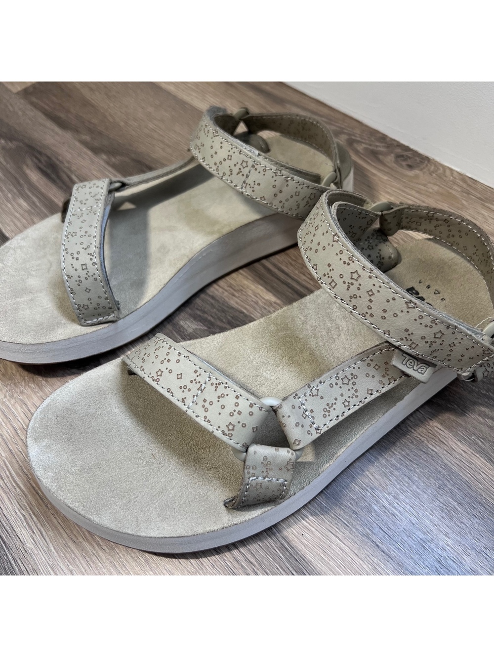 Teva speckled sport sandals women’s size 8